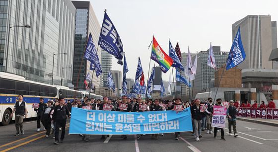 광화문광장 행진하는 민노총