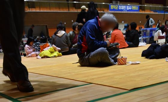 부족한 휴대전화 충전 시설