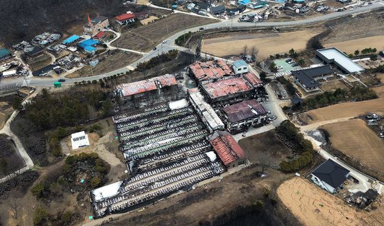 산불에 폐허로 변한 전통 장류 생산시설