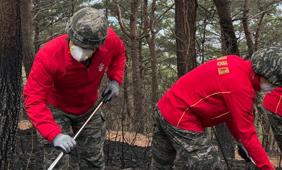 산불 잡는 해병대