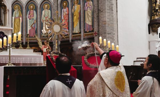 주님을 위한 24시간…'가시관 봉헌 예식'