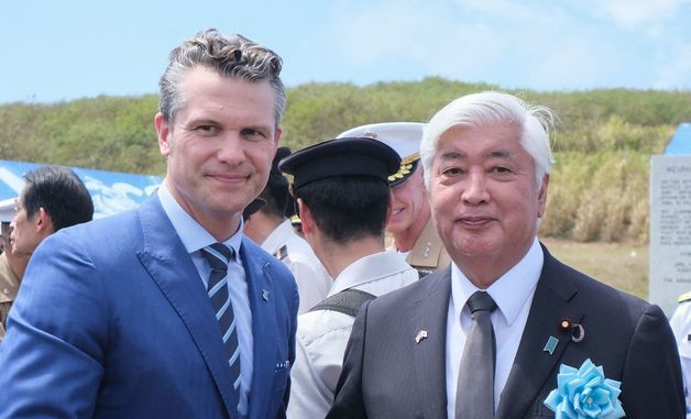 [포토] 아오토 위령식 참석한 미국 국방과 일본 방위상