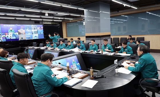 울산·경북·경남 산불대응 중대본 회의 주재하는 고기동 직무대행