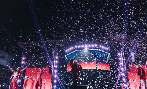 GD, 환상적인 무대