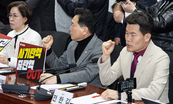 구호 외치는 전한길