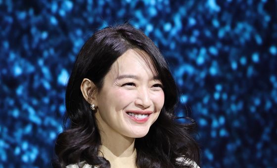 신민아, 사랑스러운 보조개 미소