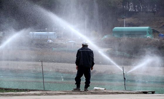 농사 망칠까 노심초사