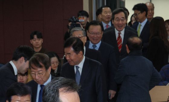 개헌 토론 위해 모인 원로들