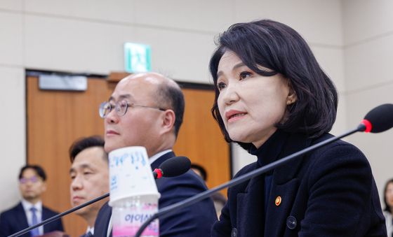 과방위 현안 질의에 답하는 이진숙 방통위원장