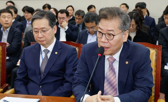 과방위 현안 질의 출석한 김용빈 사무총장