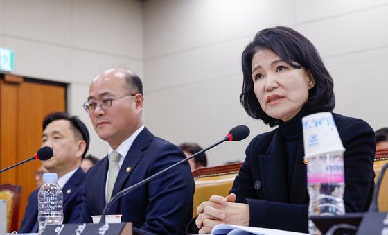 과방위 출석해 답변하는 이진숙 위원장