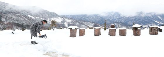 '경칩인데 눈이 이렇게나'