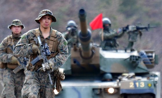 미 해병대 정찰대대 적진 정찰 중