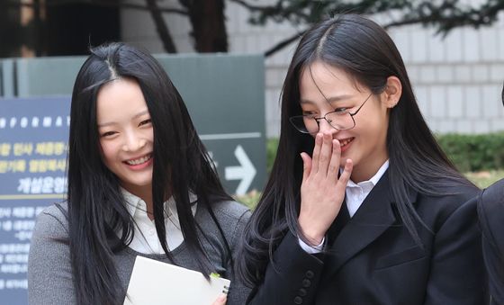 미소 보이는 뉴진스 하니·민지