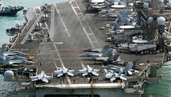 '칼빈슨함' 갑판 위 전투기