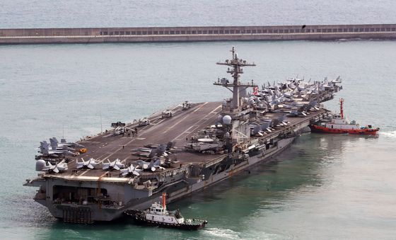 부산작전기지 떠나는 미 핵항모
