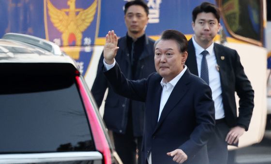 관저로 향하는 윤 대통령