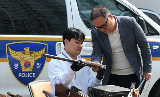 '불법 무기, 자진 신고하세요'