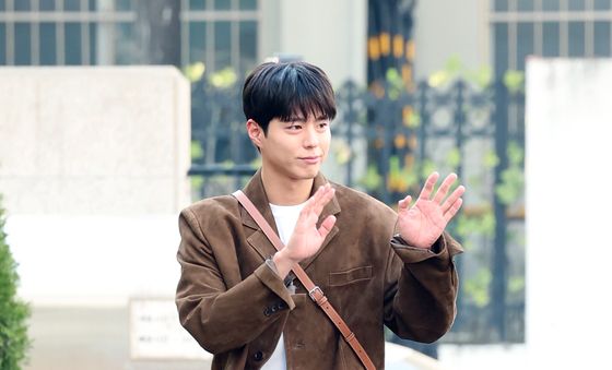 박보검, 훈훈한 출근길