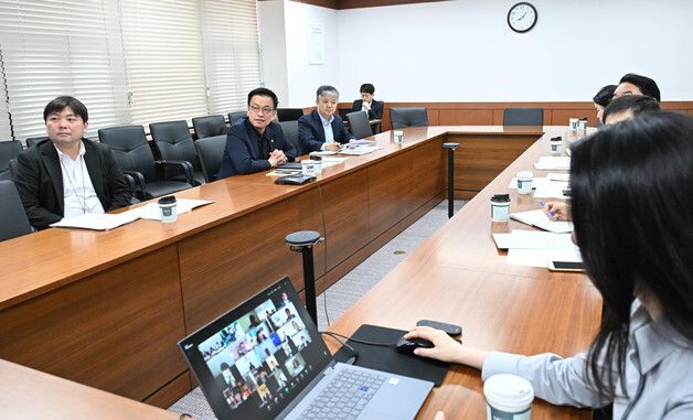 최상목 부총리, 재정경제금융관 회의 주재