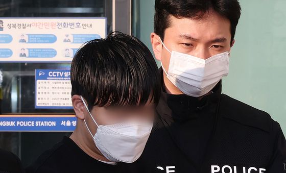 경찰버스 파손 남성 '묵묵부답'