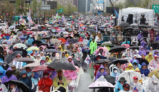 尹파면에도 계속되는 자유통일당 집회