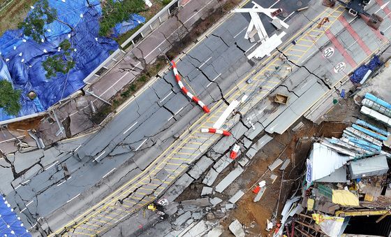 '신안산선 터널 붕괴' 궂은 날씨에 실종자 수색 난항