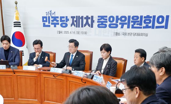 민주 '권리당원 투표 50%·여론조사 50%' 경선룰 당원 투표 시작