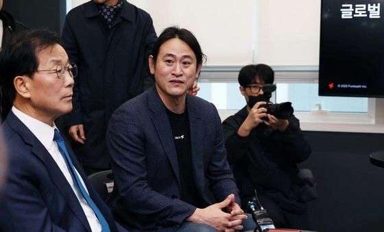 이재명 예비후보와 간담회 나누는 AI 스타트업 대표