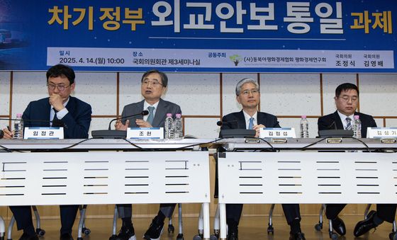 주제 발표하는 조현 전 대사