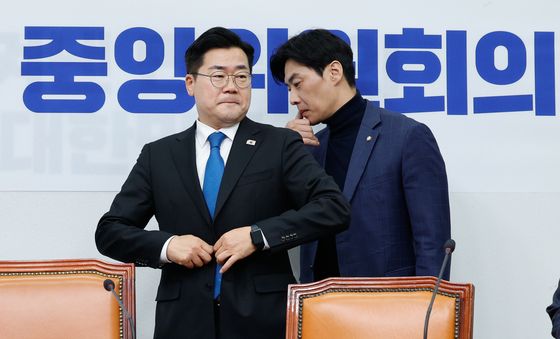 입장하는 박찬대