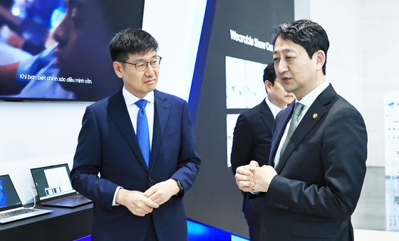 하노이 삼성전자 R&D센터 찾은 안덕근 산업부 장관