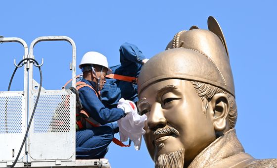 '세종대왕 용안 깨끗하게'