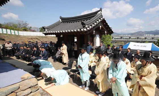 퇴계 이황과 우복 정경세 기리는 '고산서당 향사'