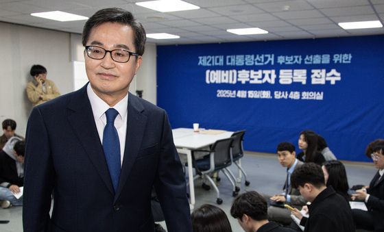 대선 예비후보 등록 마친 김동연