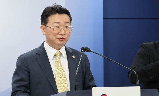 브리핑하는 김종문 국무1차장