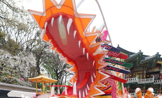 연등회 앞두고 막바지 점검