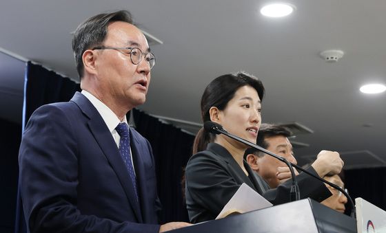 발언하는 이진우 대한의학회장