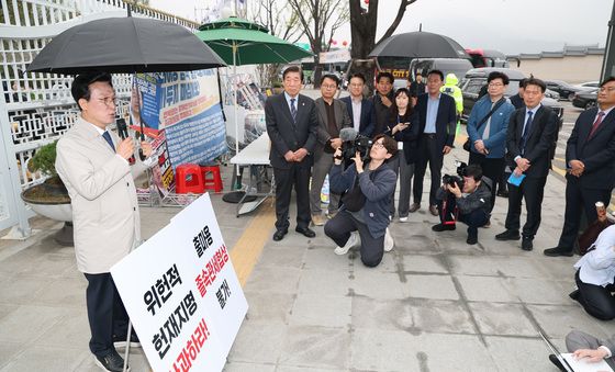 김민석, 정부서울청사 앞 기자회견
