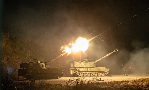 야간 해상사격 훈련, K55A1 자주포