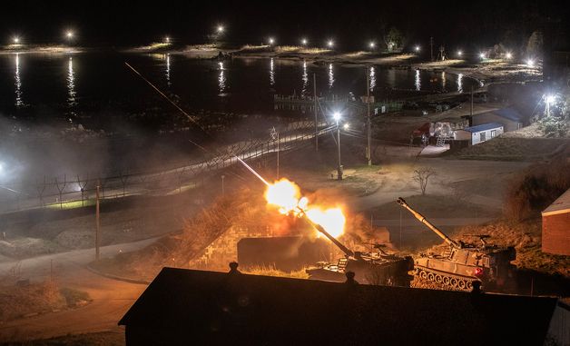 야간 해상사격 훈련, K55A1 자주포