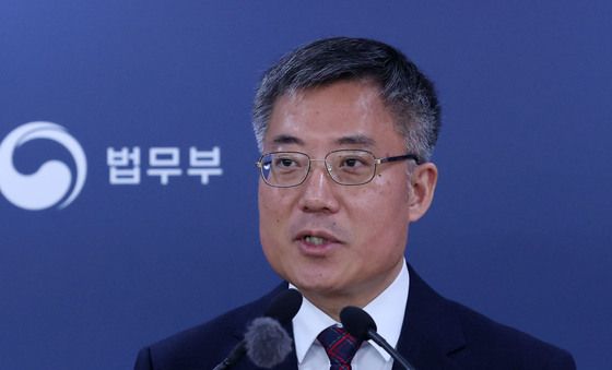 신 출입국·이민정책 후속 조치 브리핑하는 김석우 법무장관 직무대행