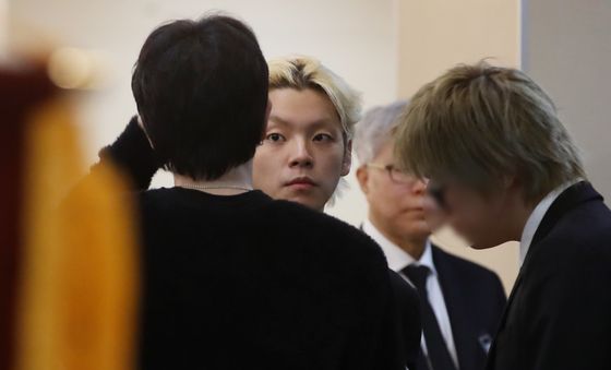 고 장제원 전 의원 빈소 지키는 아들 노엘