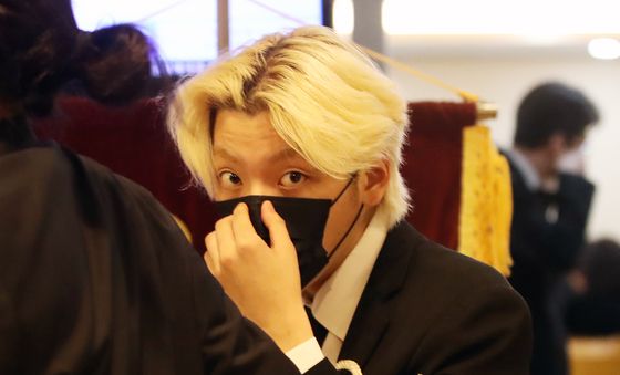 고 장제원 전 의원 빈소 지키는 아들 노엘