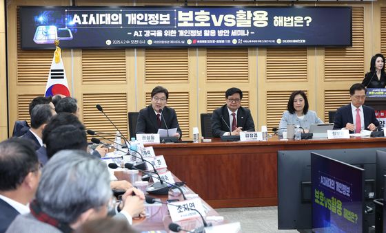 세미나 축사하는 권성동 원내대표