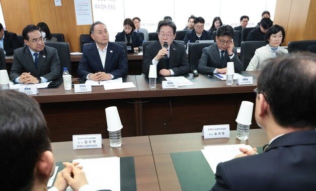 발언하는 이재명 대표