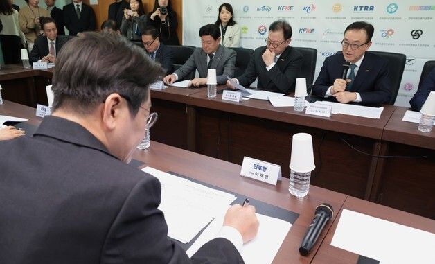 발언하는 송치영 소상공인연합회장