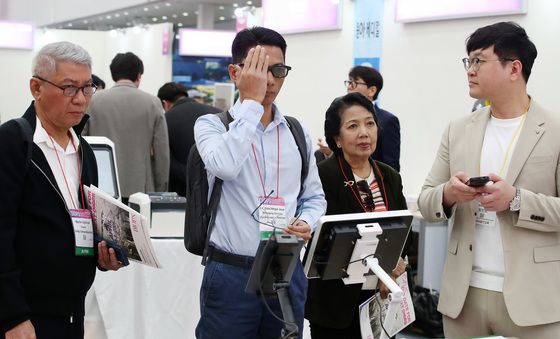 두 눈 시력검사, 한꺼번에