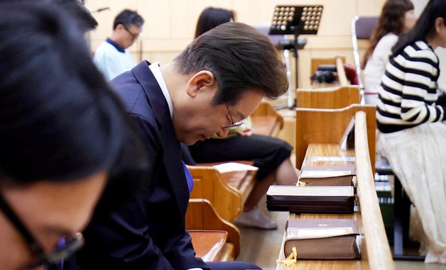 부활절 예배드리는 이재명