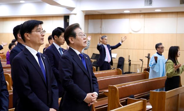 부활절 예배드리는 이재명